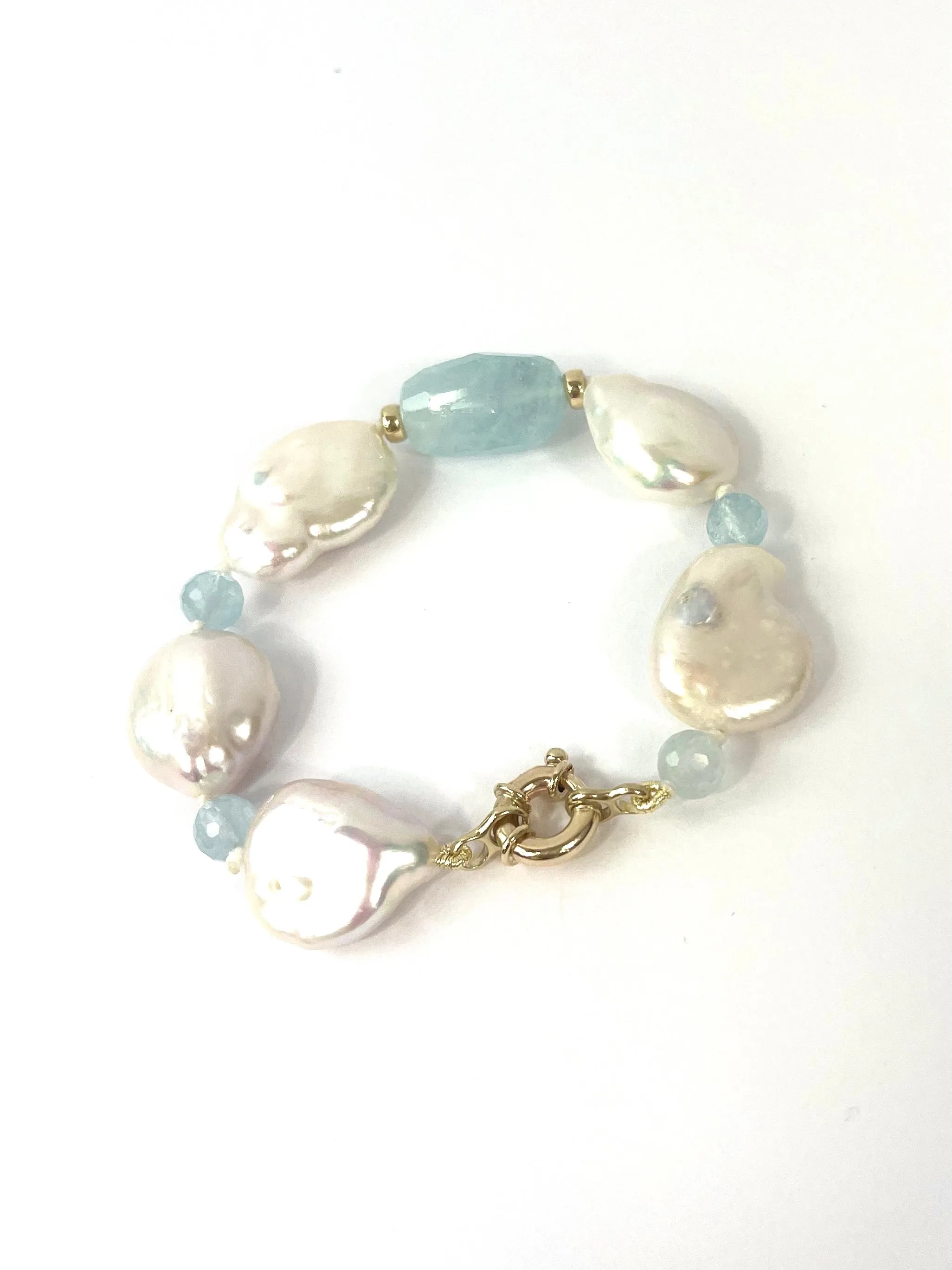 9ct Aqua Pearl bracelet